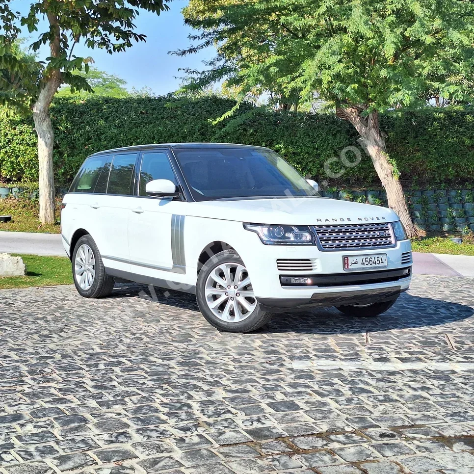 Land Rover  Range Rover  Vogue  2014  Automatic  114,000 Km  8 Cylinder  Four Wheel Drive (4WD)  SUV  White