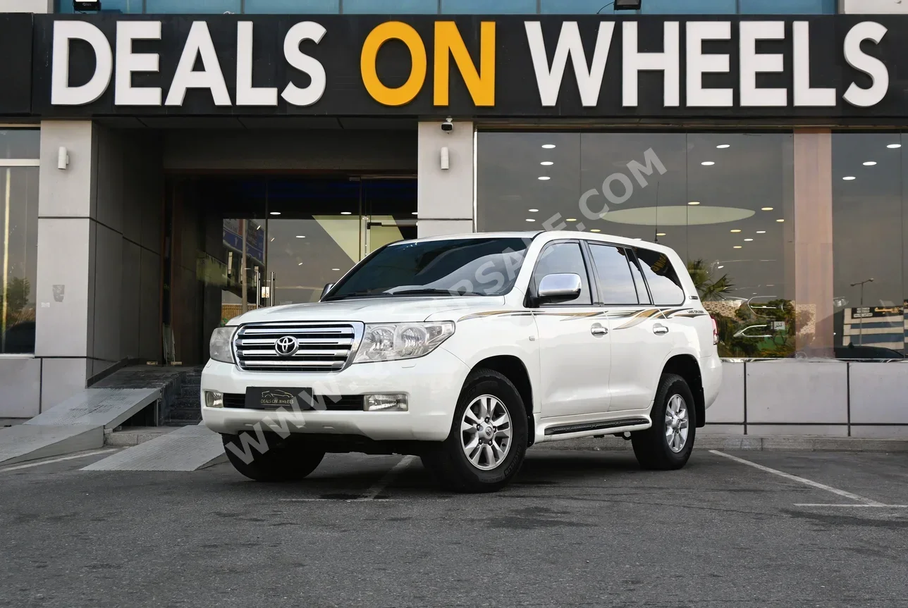 Toyota  Land Cruiser  GXR  2011  Automatic  285,000 Km  8 Cylinder  Four Wheel Drive (4WD)  SUV  White