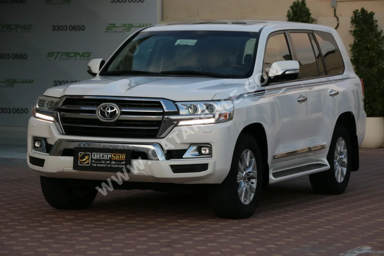 Toyota  Land Cruiser  GXR  2018  Automatic  162,000 Km  8 Cylinder  Four Wheel Drive (4WD)  SUV  White