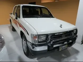 Toyota  Hilux  2001  Automatic  71,000 Km  4 Cylinder  Four Wheel Drive (4WD)  Pick Up  White  With Warranty