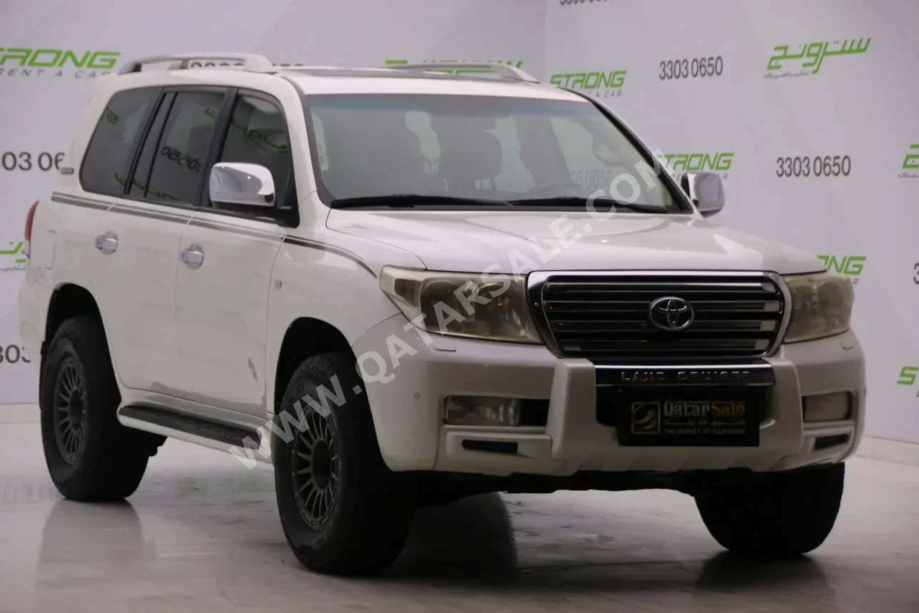 Toyota  Land Cruiser  VXR  2011  Automatic  338,000 Km  8 Cylinder  Four Wheel Drive (4WD)  SUV  White