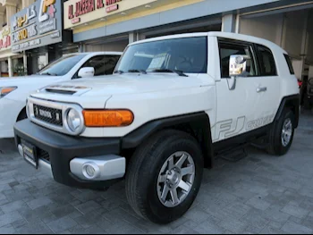 Toyota  FJ Cruiser  2016  Automatic  206,000 Km  6 Cylinder  Four Wheel Drive (4WD)  SUV  White