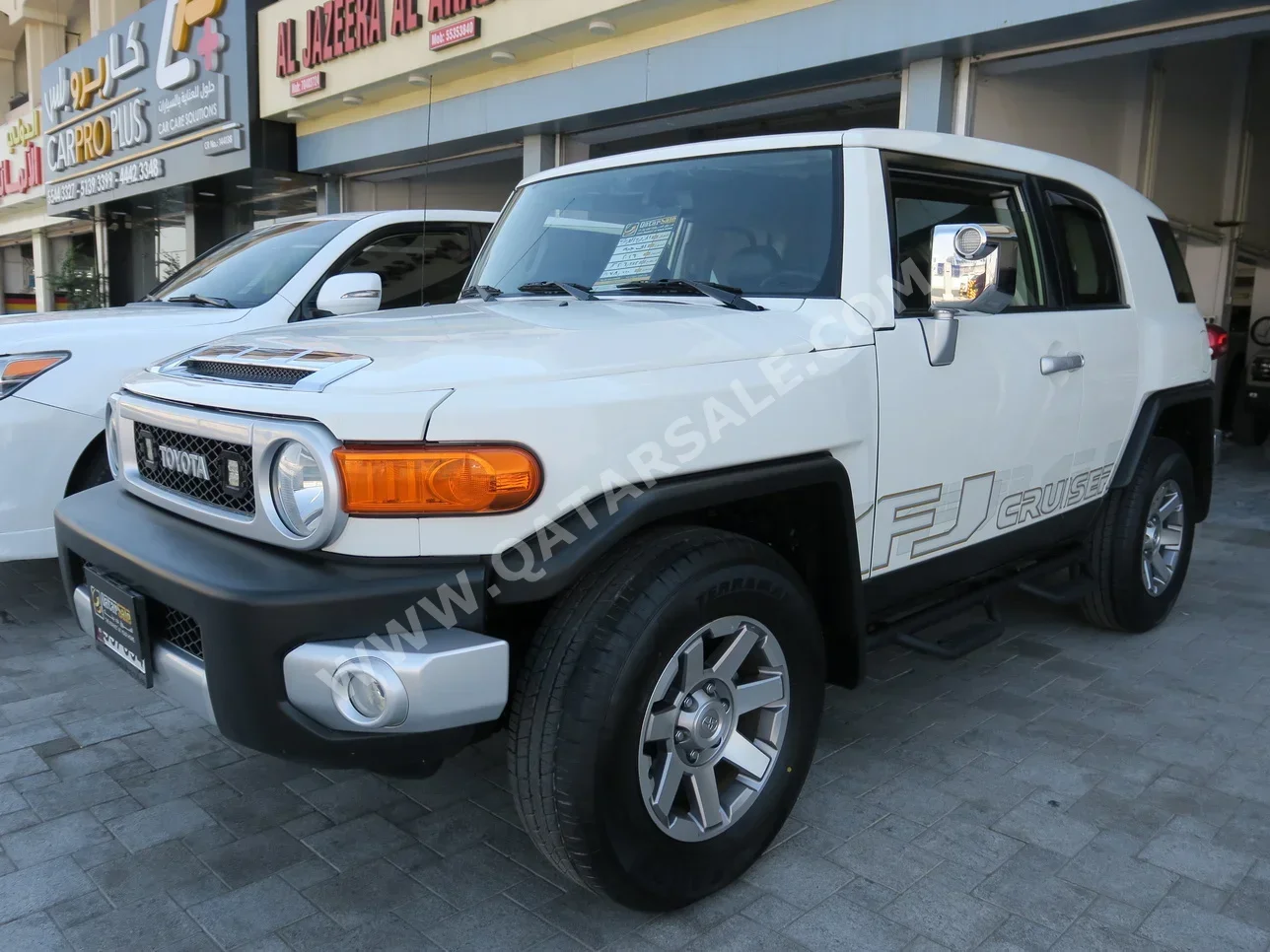 Toyota  FJ Cruiser  2016  Automatic  206,000 Km  6 Cylinder  Four Wheel Drive (4WD)  SUV  White