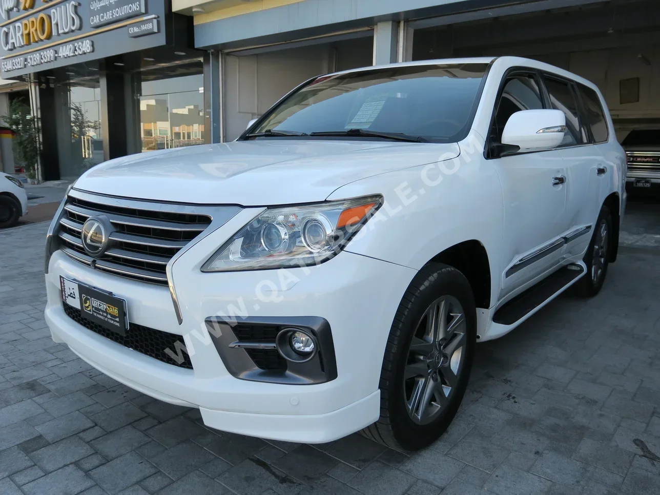 Lexus  LX  570  2015  Automatic  243,000 Km  8 Cylinder  Four Wheel Drive (4WD)  SUV  White