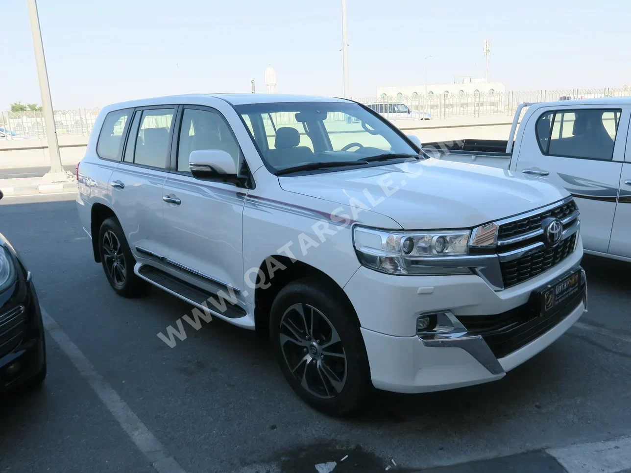 Toyota  Land Cruiser  GXR  2017  Automatic  317,000 Km  8 Cylinder  Four Wheel Drive (4WD)  SUV  White