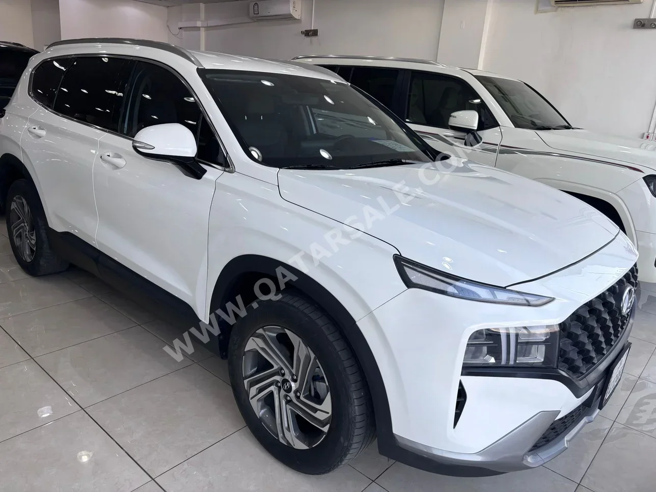 Hyundai  Santa Fe  2023  Automatic  43,000 Km  6 Cylinder  Four Wheel Drive (4WD)  SUV  White  With Warranty