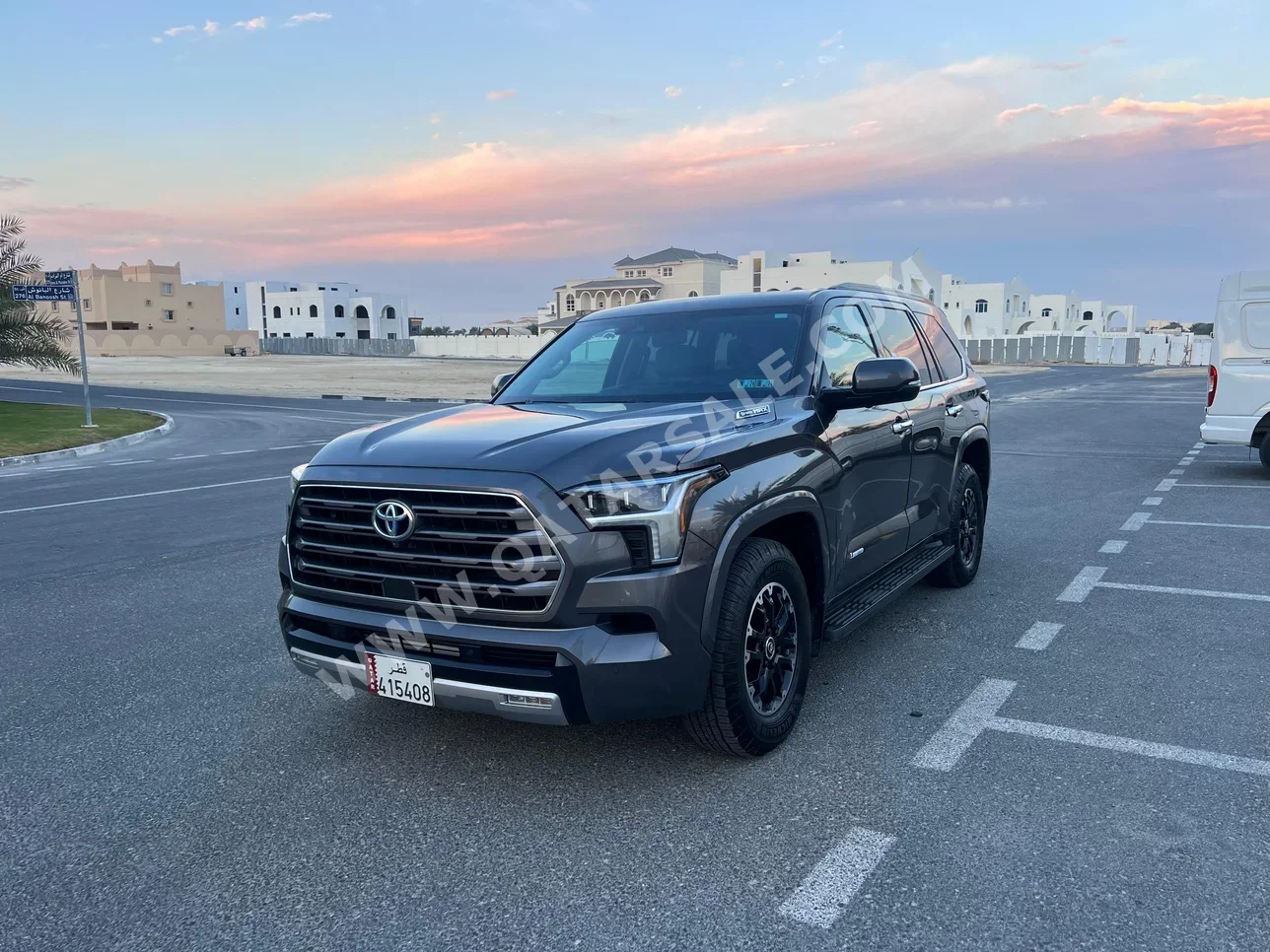 Toyota  Sequoia  Limited  2023  Automatic  17,700 Km  6 Cylinder  Four Wheel Drive (4WD)  SUV  Gray