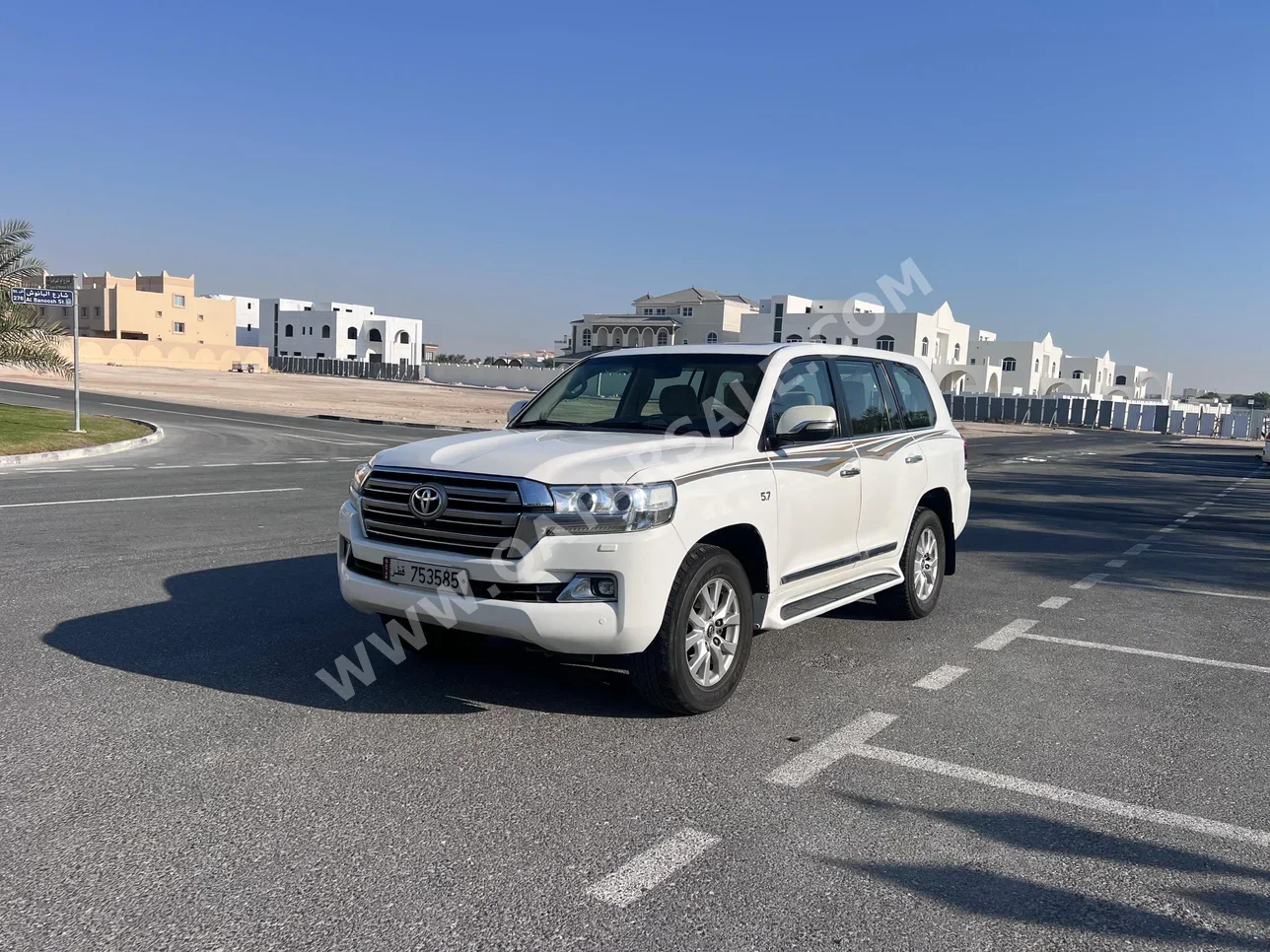 Toyota  Land Cruiser  VXR  2016  Automatic  266,000 Km  8 Cylinder  Four Wheel Drive (4WD)  SUV  White