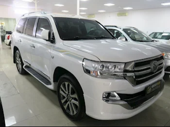 Toyota  Land Cruiser  VXR  2018  Automatic  254,000 Km  8 Cylinder  Four Wheel Drive (4WD)  SUV  White