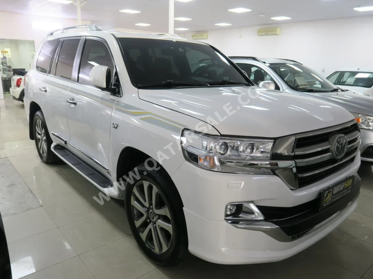 Toyota  Land Cruiser  VXR  2018  Automatic  254,000 Km  8 Cylinder  Four Wheel Drive (4WD)  SUV  White