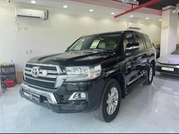 Toyota  Land Cruiser  GXR  2019  Automatic  165,000 Km  8 Cylinder  Four Wheel Drive (4WD)  SUV  Black