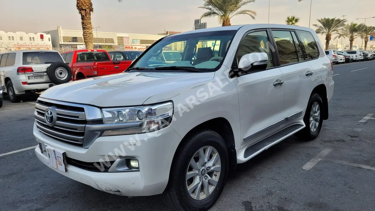 Toyota  Land Cruiser  GXR  2019  Automatic  229,000 Km  8 Cylinder  Four Wheel Drive (4WD)  SUV  White