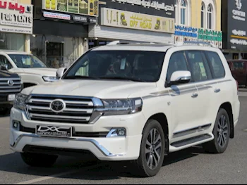 Toyota  Land Cruiser  VXS White Edition  2018  Automatic  125,000 Km  8 Cylinder  Four Wheel Drive (4WD)  SUV  White