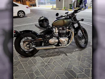 Triumph  Bonneville Bobber -  2019 - Color Matt Green