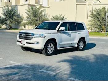 Toyota  Land Cruiser  VXR  2018  Automatic  116,000 Km  8 Cylinder  Four Wheel Drive (4WD)  SUV  White