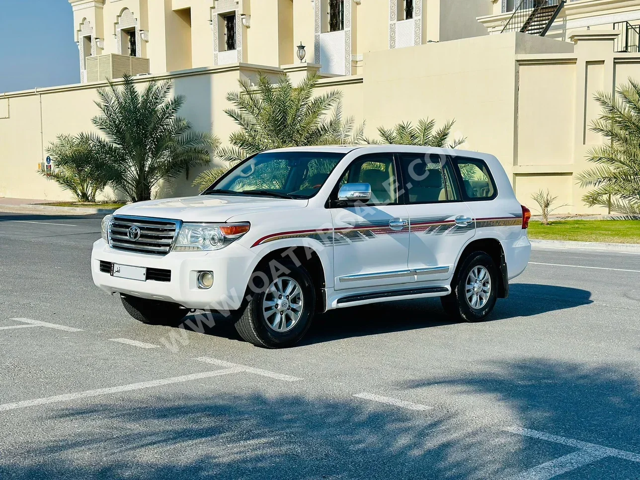 Toyota  Land Cruiser  GXR  2013  Automatic  263,000 Km  8 Cylinder  Four Wheel Drive (4WD)  SUV  White