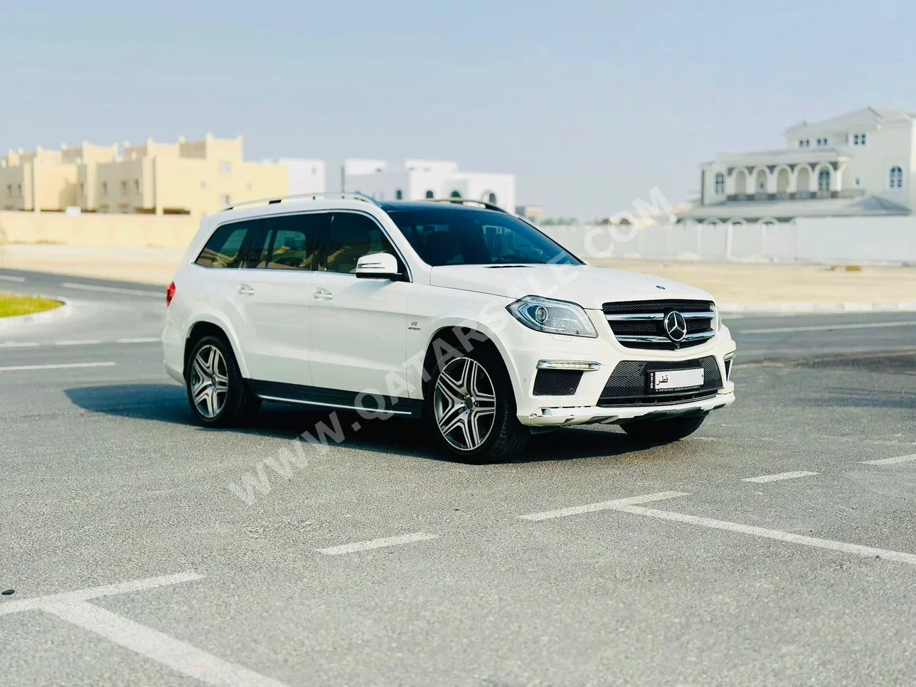 مرسيدس - بنز  جي ال  63 AMG  2015  اوتوماتيك  174,000 كم  8 سلندر  دفع رباعي  اس يو في  أبيض