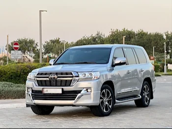 Toyota  Land Cruiser  VXR  2021  Automatic  136,000 Km  8 Cylinder  Four Wheel Drive (4WD)  SUV  Silver