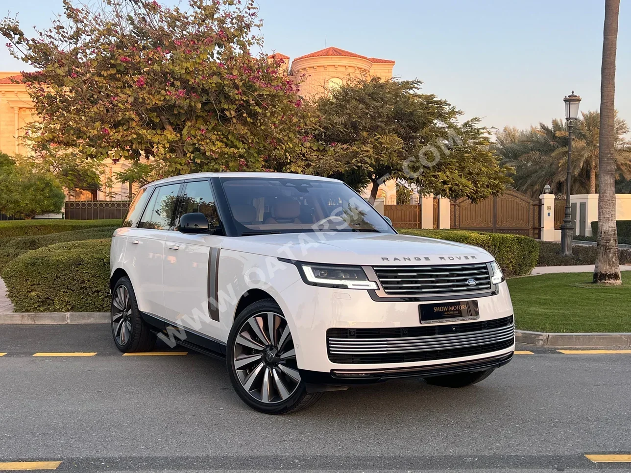 Land Rover  Range Rover  SV  2023  Automatic  9,000 Km  8 Cylinder  Four Wheel Drive (4WD)  SUV  White  With Warranty