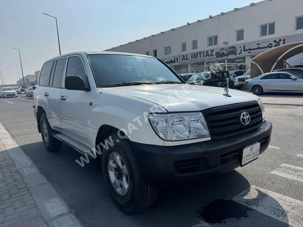 Toyota  Land Cruiser  G  2006  Manual  50,000 Km  6 Cylinder  Four Wheel Drive (4WD)  SUV  White