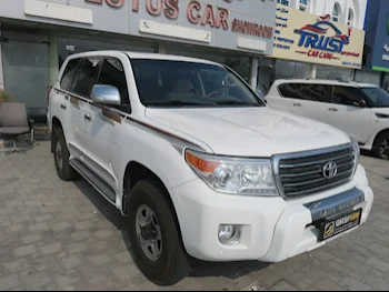 Toyota  Land Cruiser  GXR  2014  Automatic  320,000 Km  8 Cylinder  Four Wheel Drive (4WD)  SUV  White