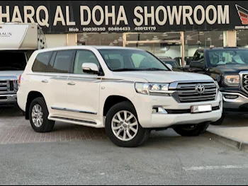 Toyota  Land Cruiser  VXR  2017  Automatic  245,000 Km  8 Cylinder  Four Wheel Drive (4WD)  SUV  White