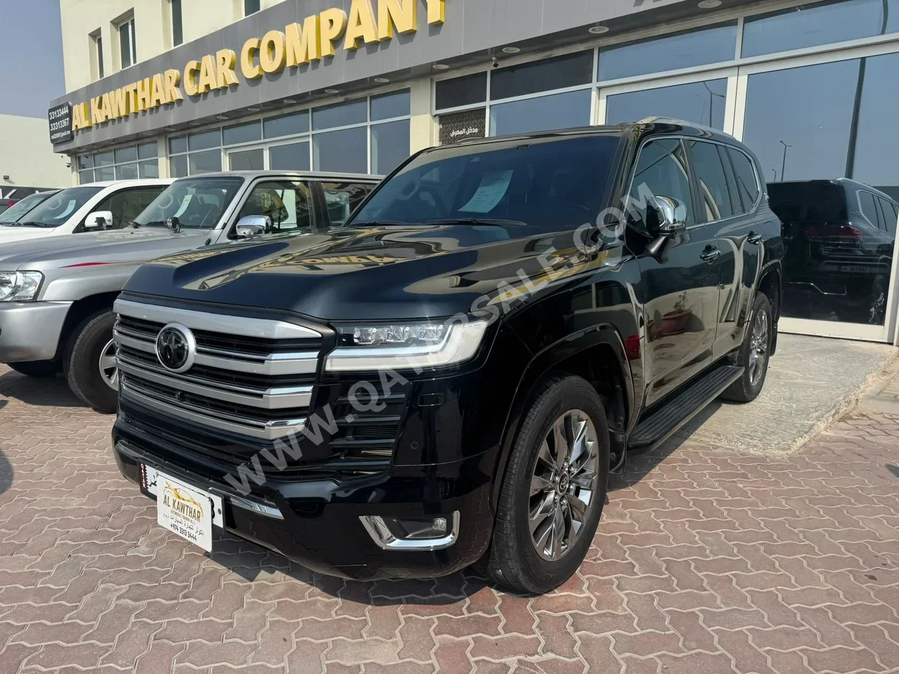 Toyota  Land Cruiser  VXR Twin Turbo  2022  Automatic  36,000 Km  6 Cylinder  Four Wheel Drive (4WD)  SUV  Black  With Warranty