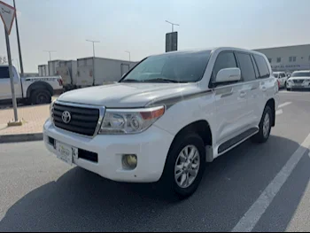 Toyota  Land Cruiser  GXR  2015  Automatic  333,000 Km  6 Cylinder  Four Wheel Drive (4WD)  SUV  White