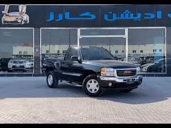 GMC  Sierra  2005  Automatic  260,000 Km  8 Cylinder  Four Wheel Drive (4WD)  Pick Up  Black