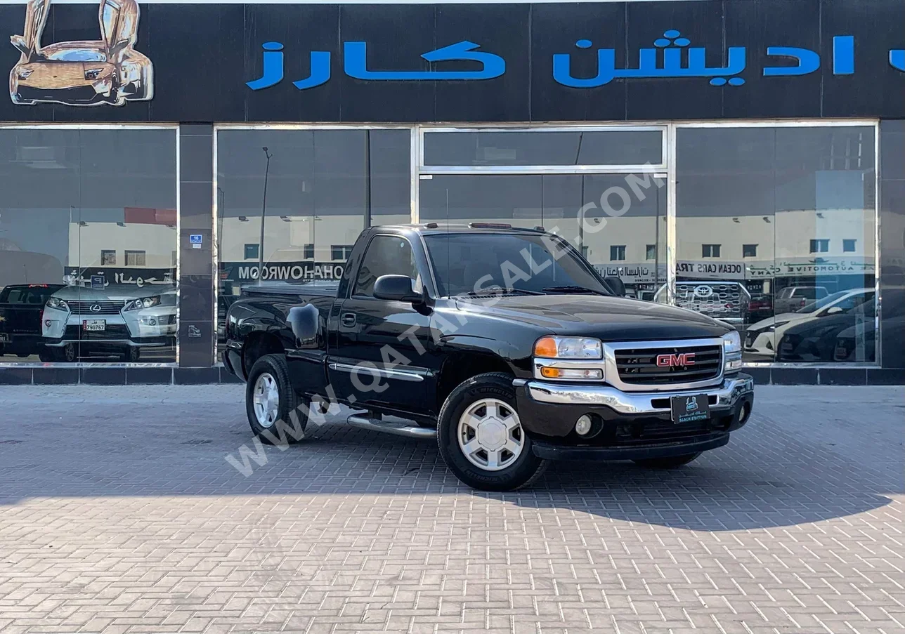 GMC  Sierra  2005  Automatic  260,000 Km  8 Cylinder  Four Wheel Drive (4WD)  Pick Up  Black