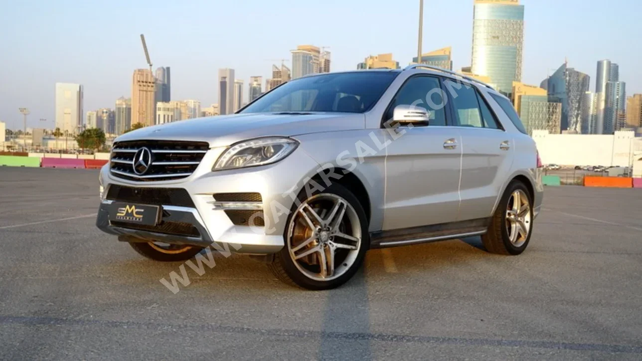 مرسيدس - بنز  ام ال  400 AMG  2015  اوتوماتيك  166,000 كم  6 سلندر  دفع رباعي  اس يو في  فضي