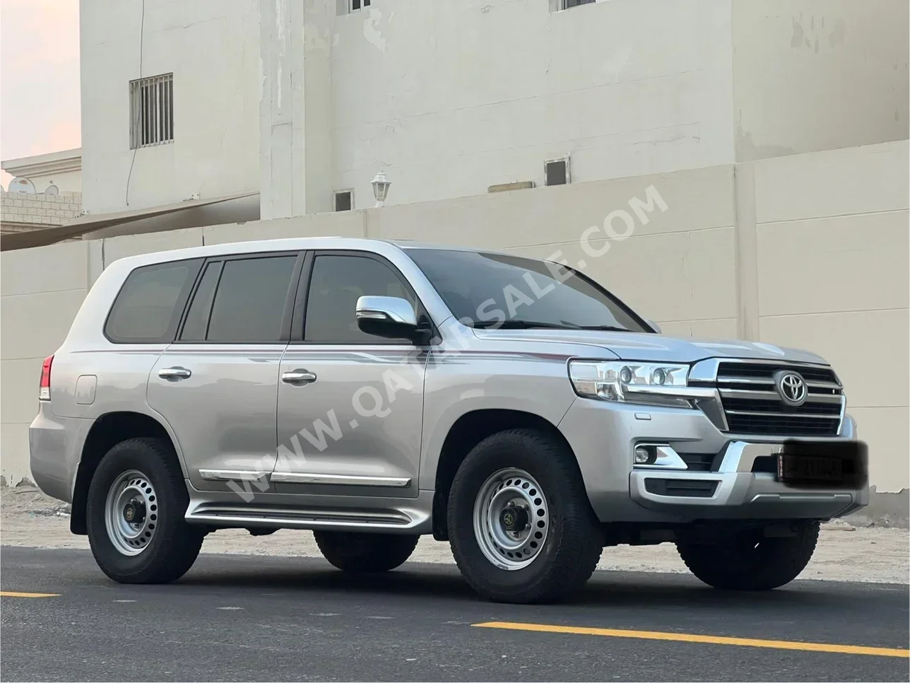 Toyota  Land Cruiser  GXR  2020  Automatic  95,000 Km  8 Cylinder  Four Wheel Drive (4WD)  SUV  Silver