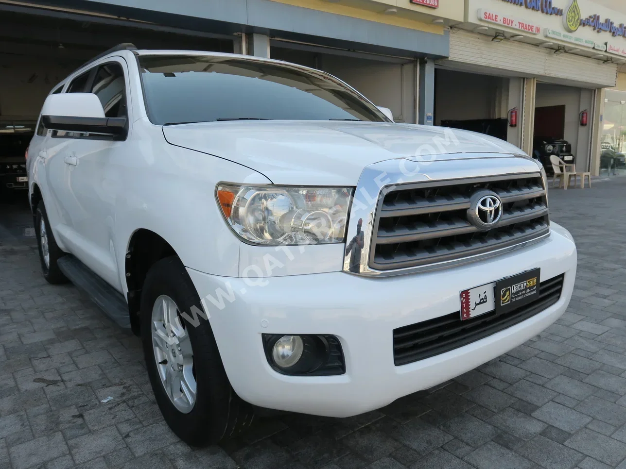 Toyota  Sequoia  2014  Automatic  215,000 Km  8 Cylinder  Four Wheel Drive (4WD)  SUV  White