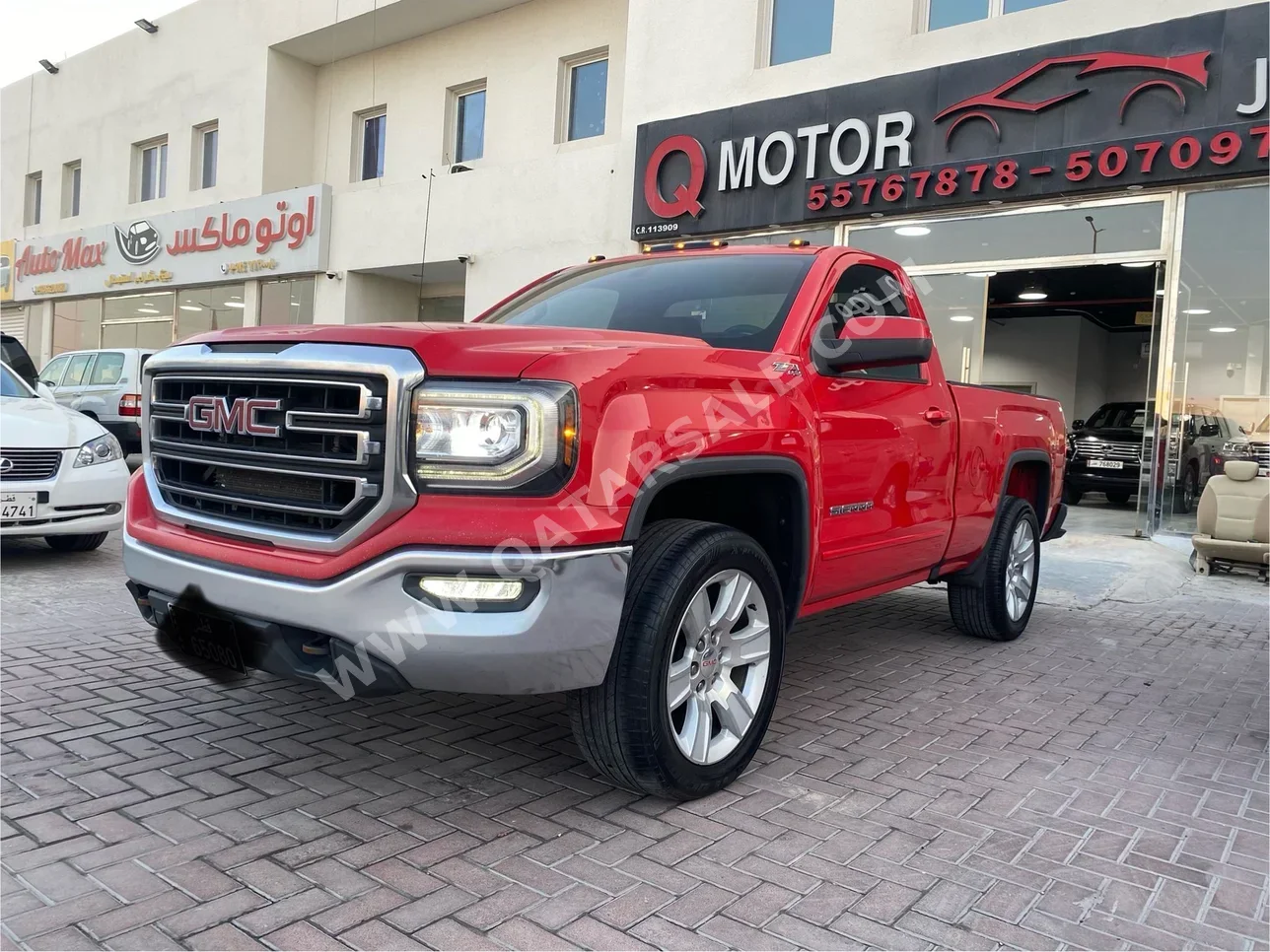 GMC  Sierra  2016  Automatic  165,000 Km  8 Cylinder  Four Wheel Drive (4WD)  Pick Up  Red