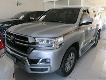 Toyota  Land Cruiser  GXR  2020  Automatic  170,000 Km  8 Cylinder  Four Wheel Drive (4WD)  SUV  Silver