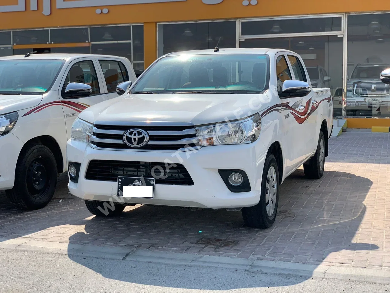 Toyota  Hilux  2020  Automatic  98,000 Km  4 Cylinder  Rear Wheel Drive (RWD)  Pick Up  White