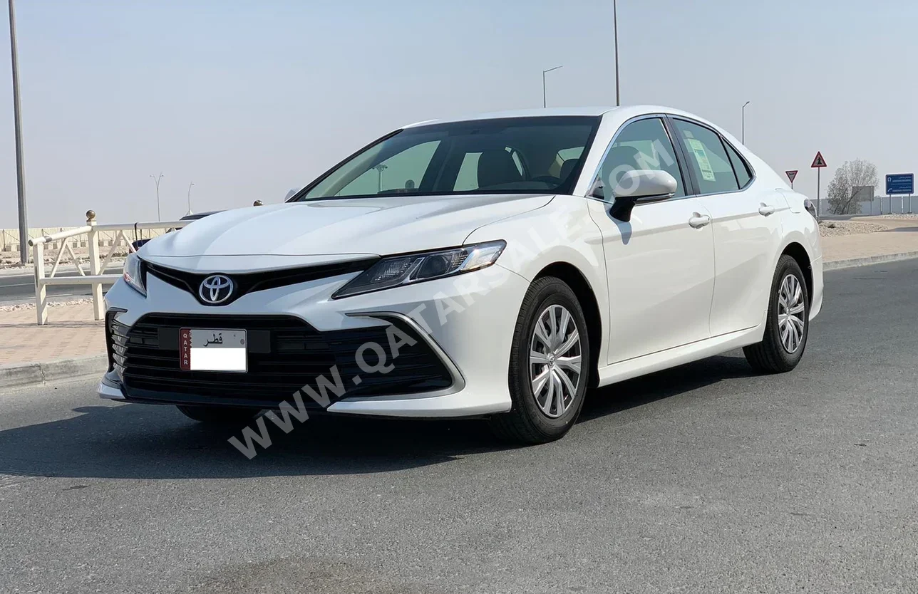 Toyota  Camry  LE  2021  Automatic  31,000 Km  4 Cylinder  Front Wheel Drive (FWD)  Sedan  White