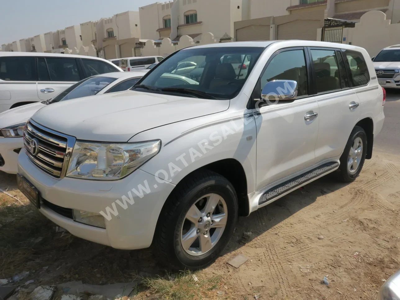 Toyota  Land Cruiser  VXR  2011  Automatic  298,000 Km  8 Cylinder  Four Wheel Drive (4WD)  SUV  White