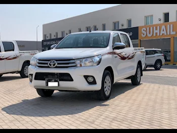 Toyota  Hilux  2022  Automatic  77,000 Km  4 Cylinder  Rear Wheel Drive (RWD)  Pick Up  White