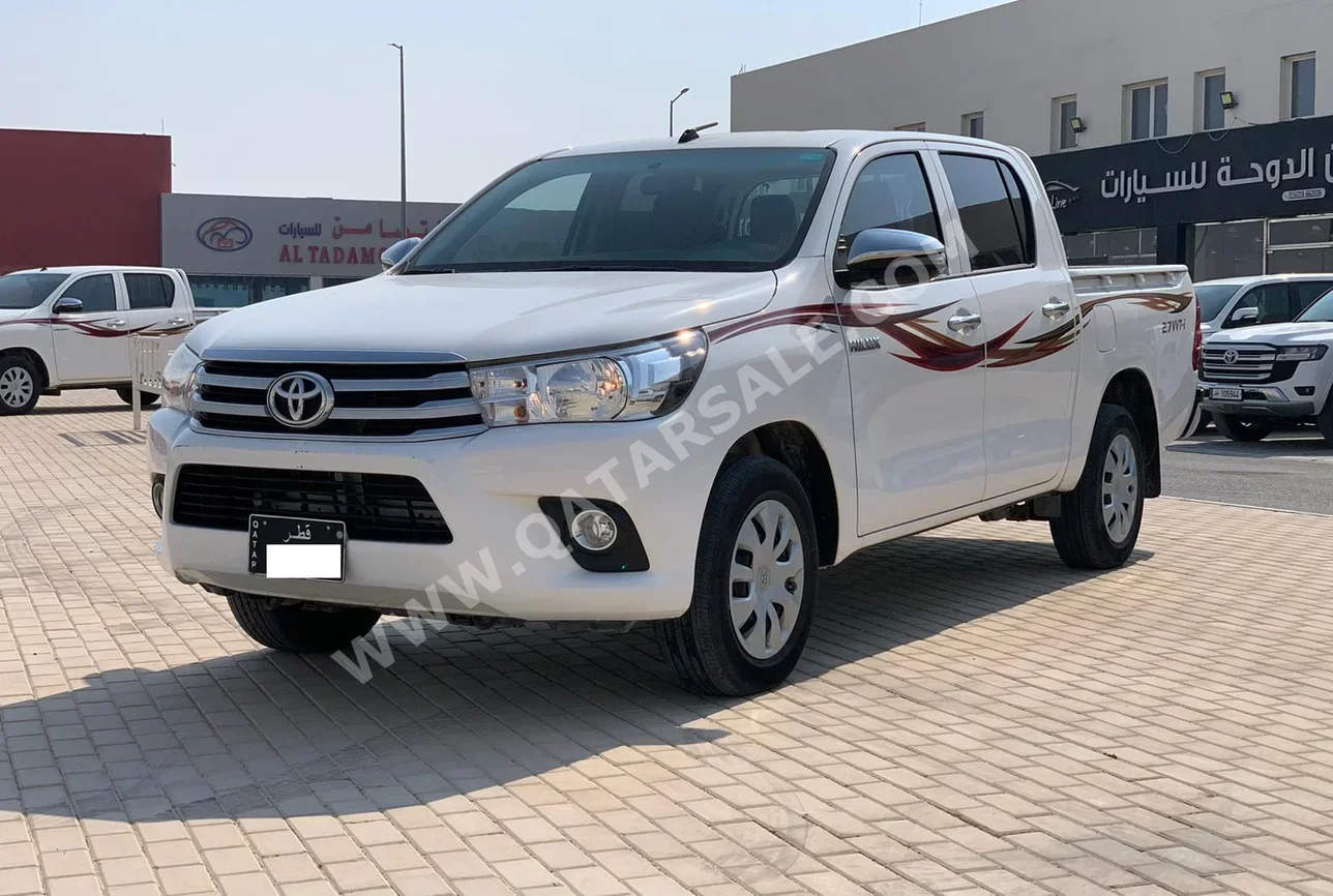 Toyota  Hilux  2022  Automatic  74,000 Km  4 Cylinder  Four Wheel Drive (4WD)  Pick Up  White