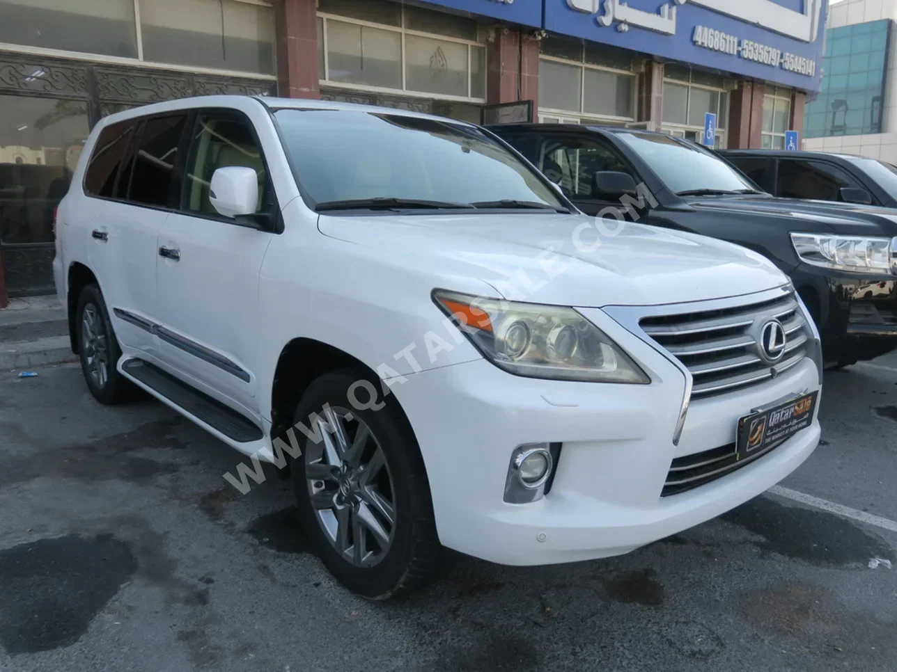 Lexus  LX  570  2014  Automatic  289,000 Km  8 Cylinder  Four Wheel Drive (4WD)  SUV  White