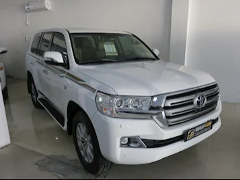 Toyota  Land Cruiser  VXR  2016  Automatic  299,000 Km  8 Cylinder  Four Wheel Drive (4WD)  SUV  White