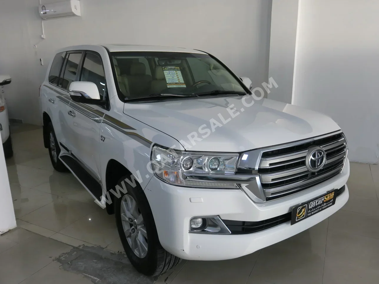 Toyota  Land Cruiser  VXR  2016  Automatic  299,000 Km  8 Cylinder  Four Wheel Drive (4WD)  SUV  White