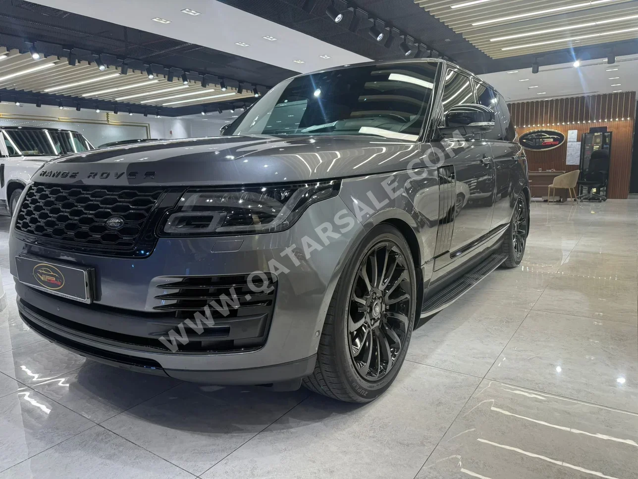 Land Rover  Range Rover  Vogue  Autobiography  2018  Automatic  99,000 Km  8 Cylinder  Four Wheel Drive (4WD)  SUV  Gray