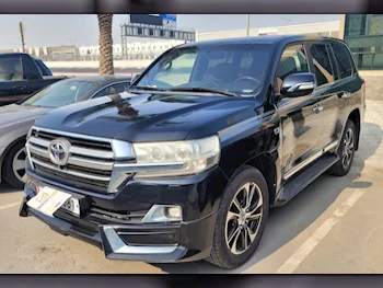  Toyota  Land Cruiser  VXR  2017  Automatic  293,000 Km  8 Cylinder  Four Wheel Drive (4WD)  SUV  Black  With Warranty