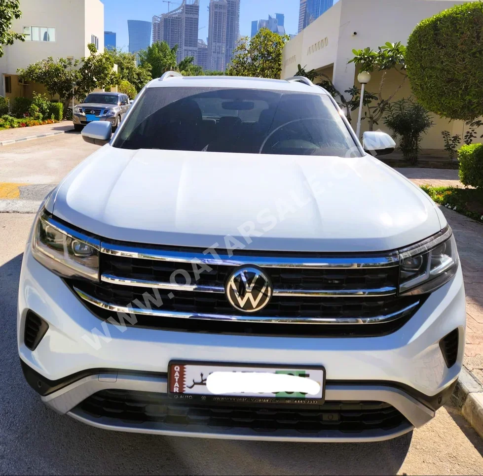 Volkswagen  Teramont  Comfortline  2022  Automatic  50,000 Km  6 Cylinder  All Wheel Drive (AWD)  SUV  White