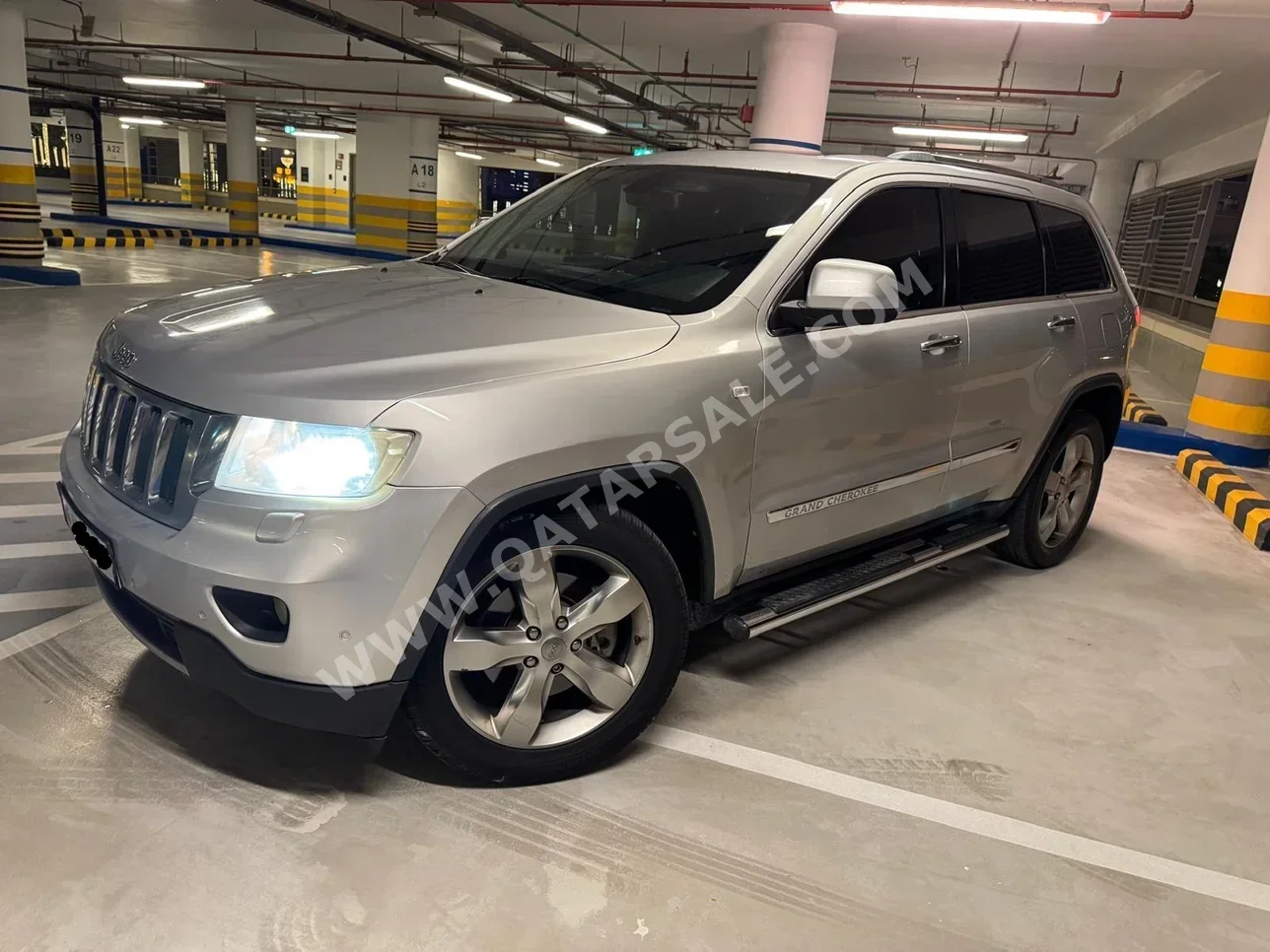 Jeep  Grand Cherokee  Limited  2012  Automatic  297,000 Km  8 Cylinder  Four Wheel Drive (4WD)  SUV  Silver