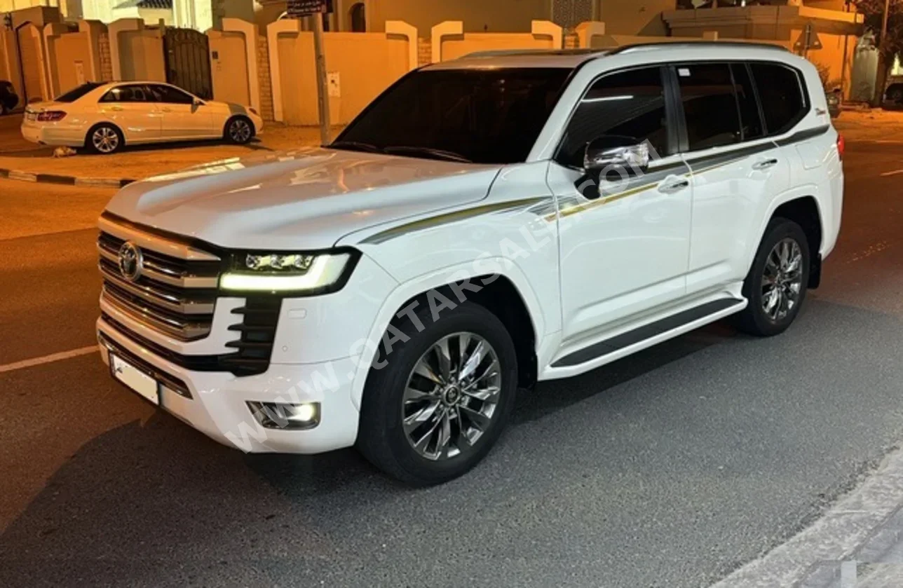 Toyota  Land Cruiser  VX Twin Turbo  2022  Automatic  135,000 Km  6 Cylinder  Four Wheel Drive (4WD)  SUV  White