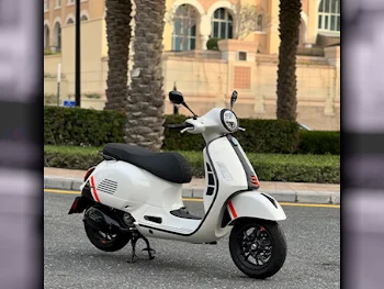 Vespa  GTS SUPERSPORT 300 -  2023 - Color White -  Warranty