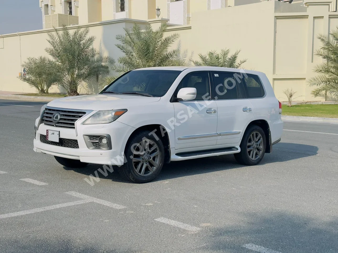 Lexus  LX  570  2015  Automatic  321,000 Km  8 Cylinder  Four Wheel Drive (4WD)  SUV  White